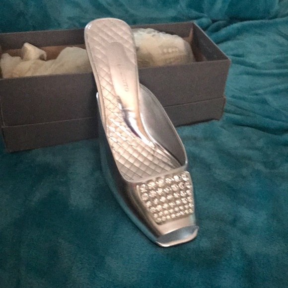 Shoes - Picture 1 of 3